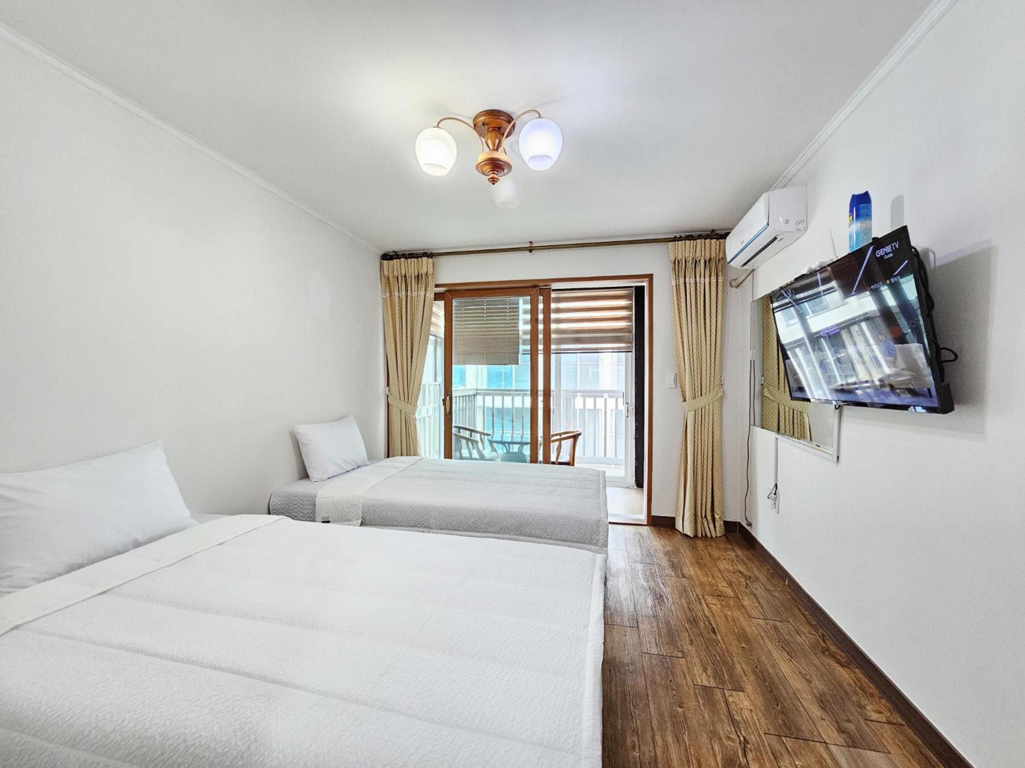 Seongsan Sunrise Pension Seogwipo Exterior photo